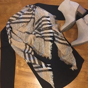 NWT Plaid Blanket Scarf Wrap